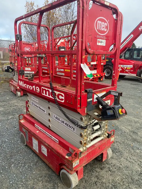 2018 MEC MICRO 19 Scissor Lift