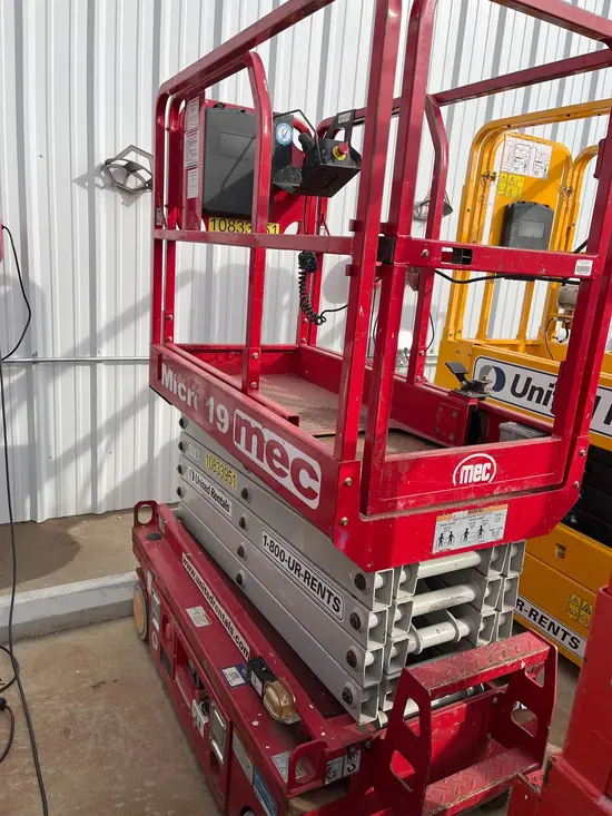 2018 MEC MICRO 19 Scissor Lift