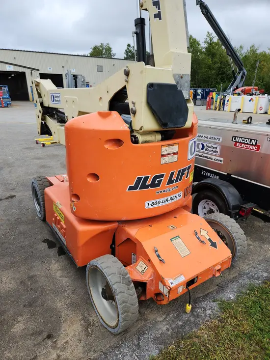 2014 JLG E400AJPN Articulating Boom Lift
