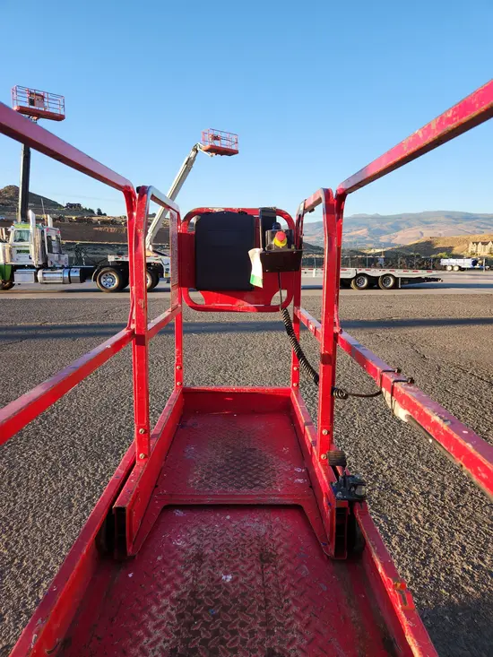 2018 MEC MICRO 19 Scissor Lift