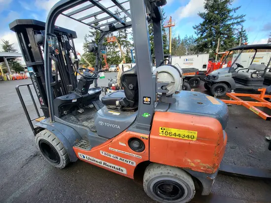 2017 Toyota 8FGU30 Warehouse Forklift