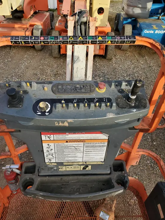 2013 JLG E400AJPN Articulating Boom Lift