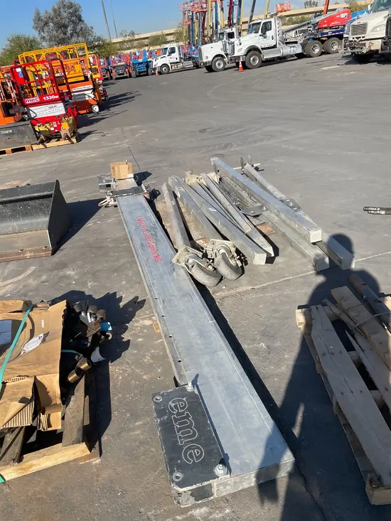 2015 EME 11000R-15 Crane