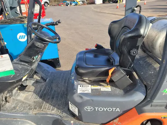 2017 Toyota 8FGU25 Warehouse Forklift