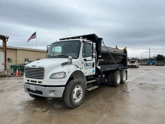 2020 Freightliner M2106 Truck