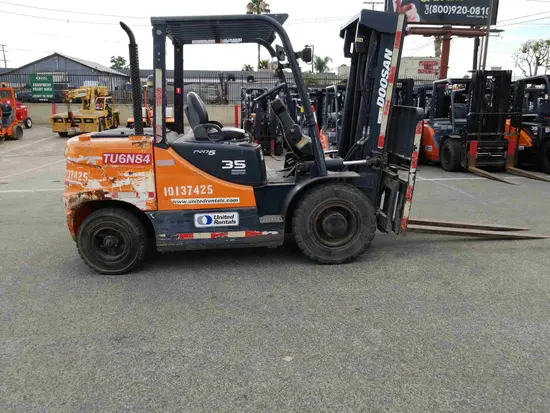 2013 Doosan D35S-5 Warehouse Forklift