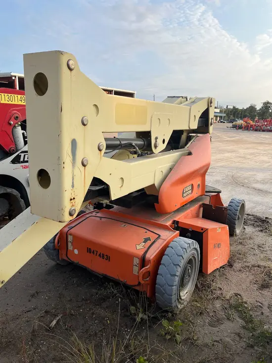 2016 JLG E400AN Articulating Boom Lift