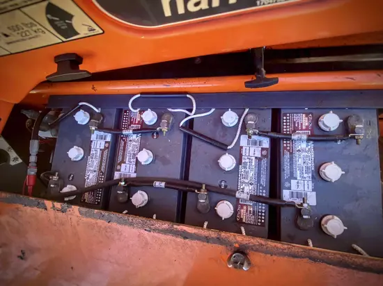 2013 JLG E400AJPN Articulating Boom Lift