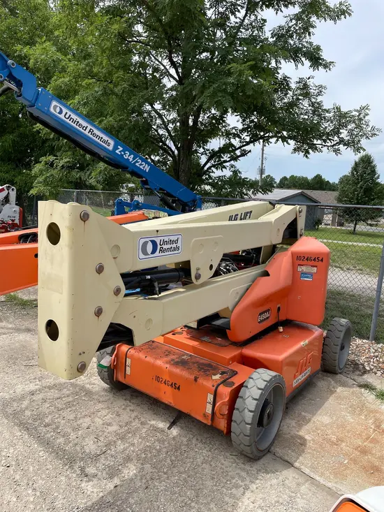 2014 JLG E450AJ Articulating Boom Lift