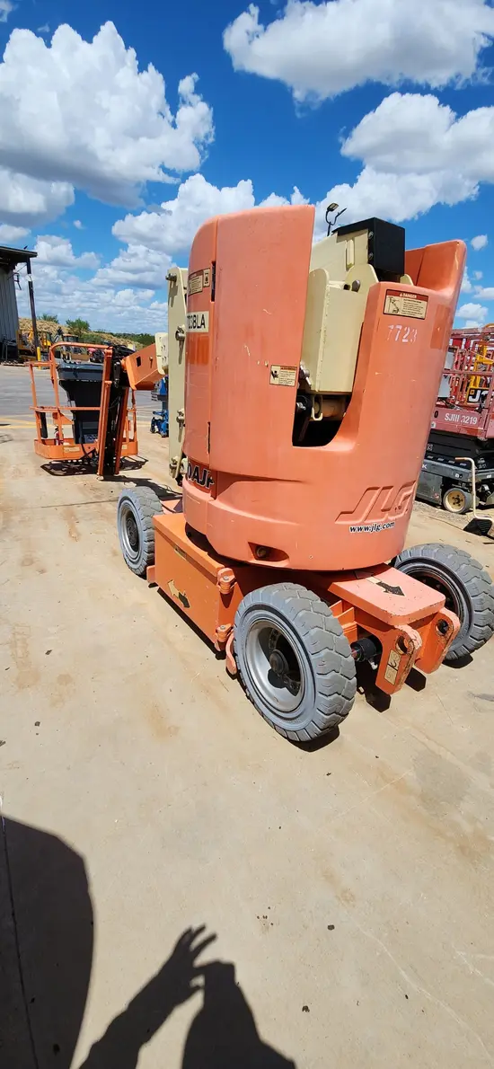 2014 JLG E300AJP Articulating Boom Lift