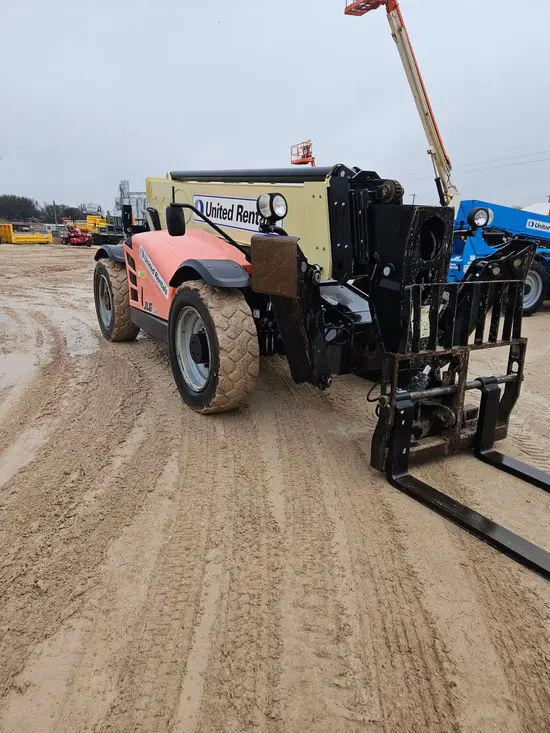 2016 JLG 1055 Forklift