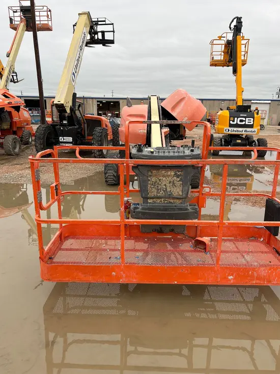2014 JLG 400S Boom Lift