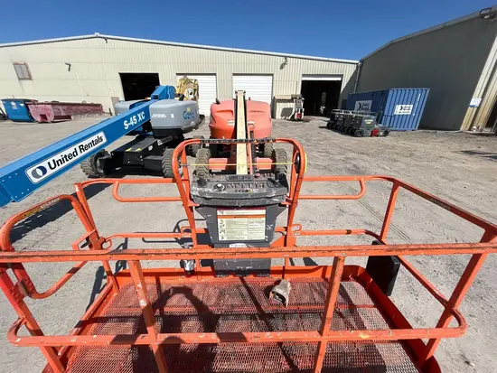 2013 JLG 400S Boom Lift