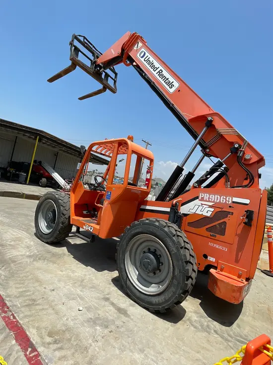 2015 SKYTRAK 6042 Forklift