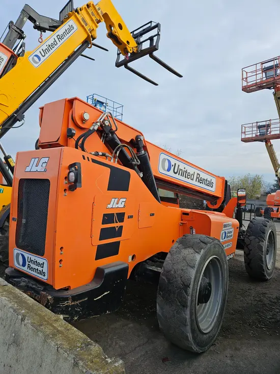 2017 SKYTRAK 8042 Forklift
