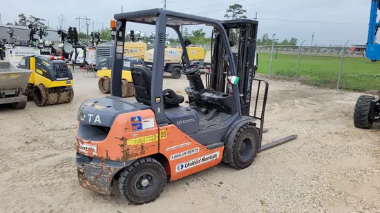 2017 Toyota 8FDU25 Warehouse Forklift