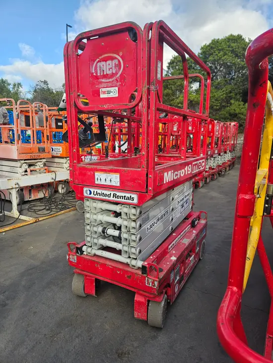2018 MEC MICRO 19 Scissor Lift