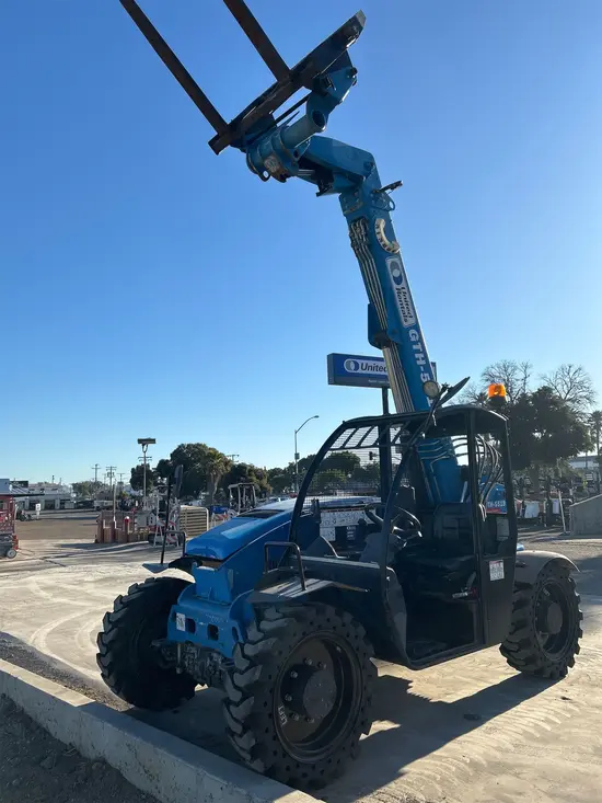 2017 Genie GTH-5519 Forklift