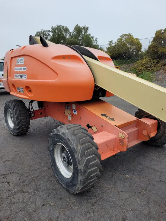 2013 JLG 400S Boom Lift