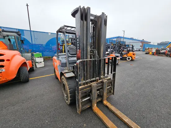 2017 Toyota 8FD45U Warehouse Forklift
