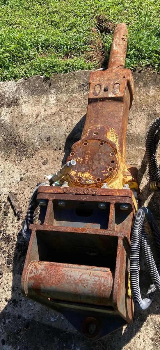 2017 Atlas Copco SB 452 Attachment