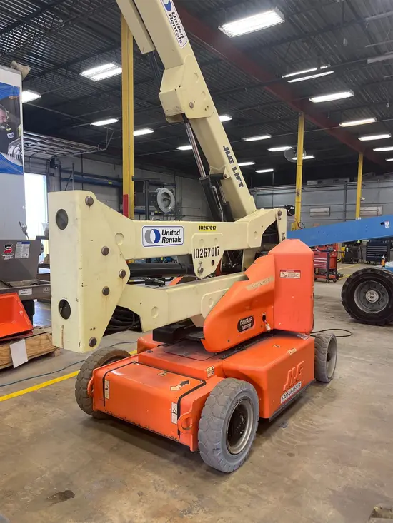2014 JLG E400AJPN Articulating Boom Lift