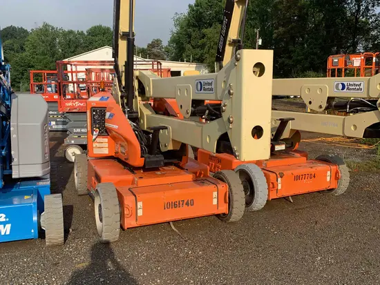 2013 JLG E450AJ Articulating Boom Lift