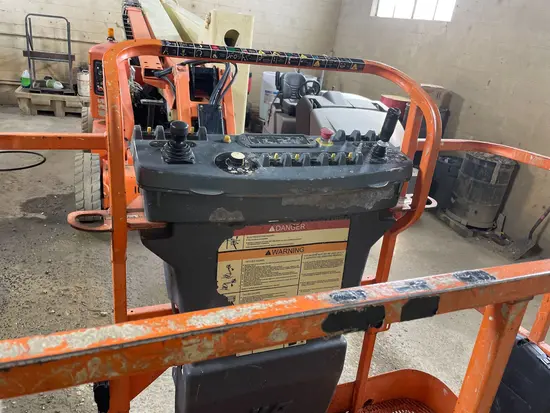 2013 JLG E450AJ Articulating Boom Lift