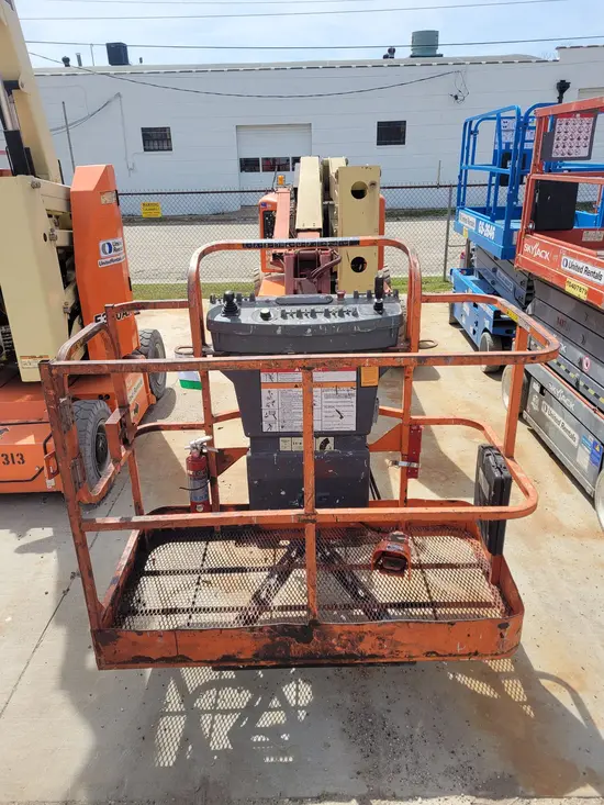 2013 JLG E450AJ Articulating Boom Lift