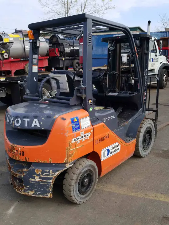 2014 Toyota 8FGU25 Warehouse Forklift