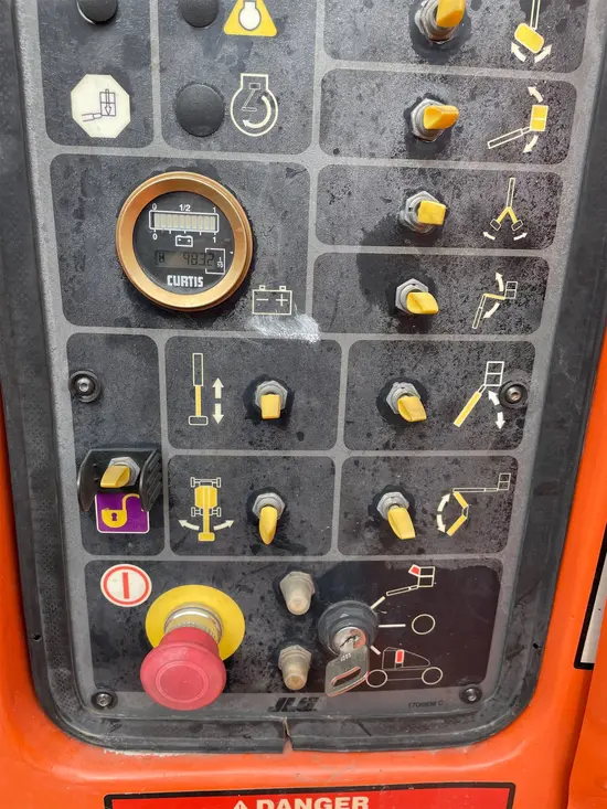 2014 JLG E400AJPN Articulating Boom Lift