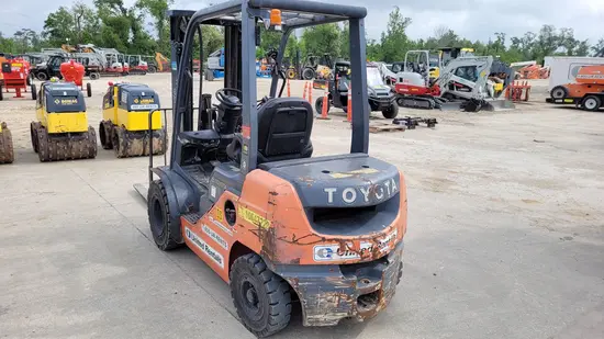 2017 Toyota 8FDU25 Warehouse Forklift