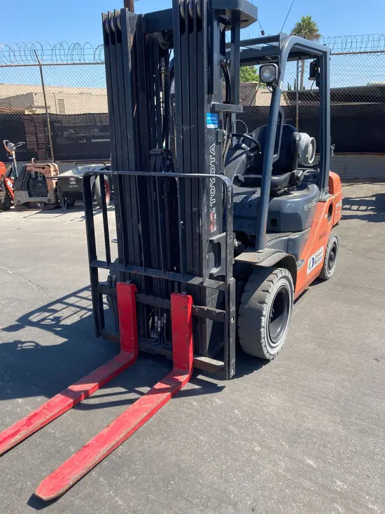 2016 Toyota 8FGU25 Warehouse Forklift