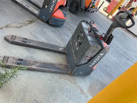 2018 Toyota 8HBW23 Jack