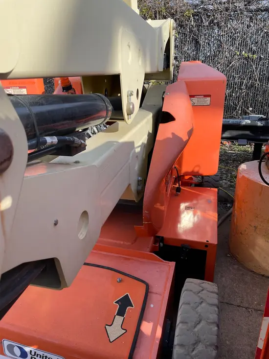 2016 JLG E400AJPN Articulating Boom Lift