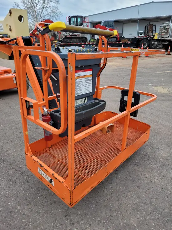 2014 JLG E450AJ Articulating Boom Lift
