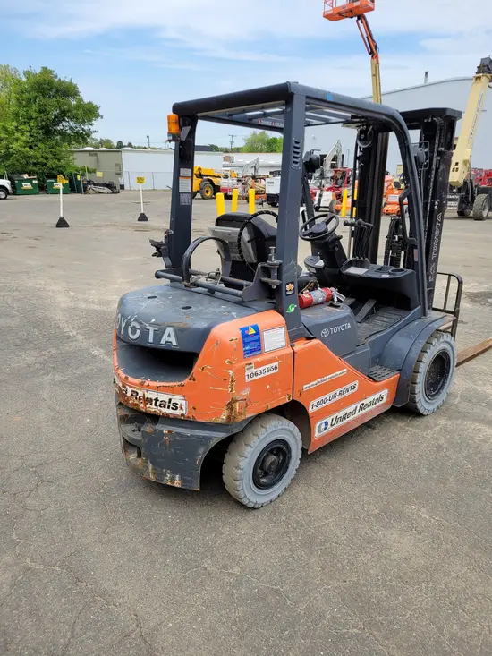 2017 Toyota 8FGU25 Warehouse Forklift