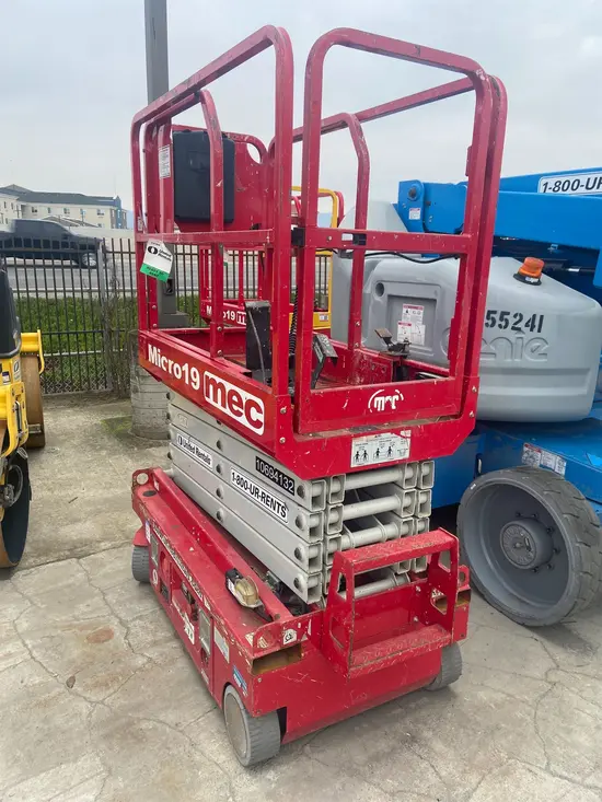 2017 MEC MICRO 19 Scissor Lift