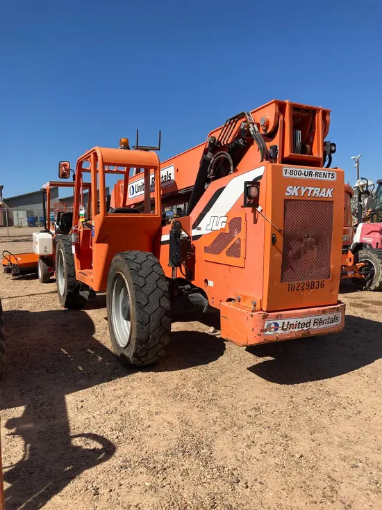 2014 SKYTRAK 8042 Forklift