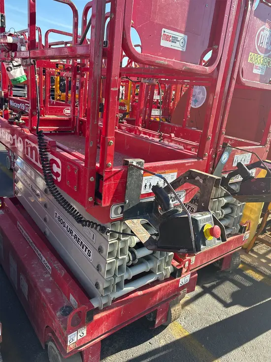 2018 MEC MICRO 19 Scissor Lift