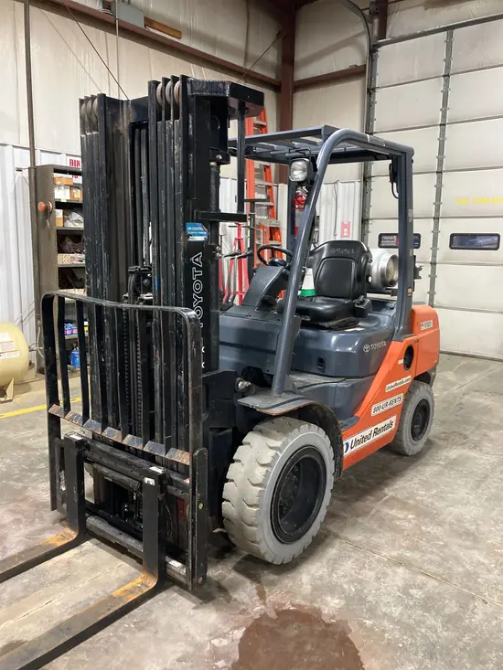 2018 Toyota 8FGU30 Warehouse Forklift