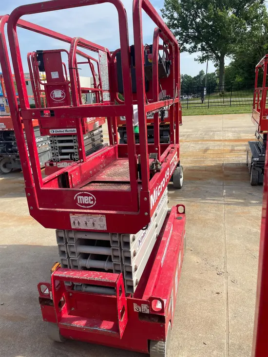 2018 MEC MICRO 19 Scissor Lift