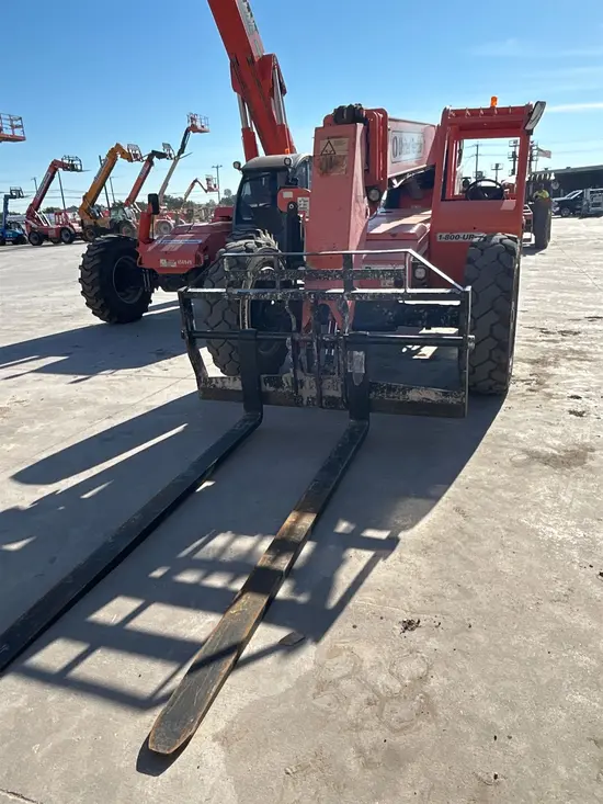 2014 SKYTRAK 8042 Forklift
