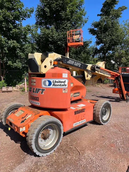 2013 JLG E450AJ Articulating Boom Lift