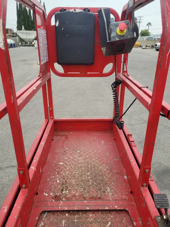 2018 MEC MICRO 19 Scissor Lift