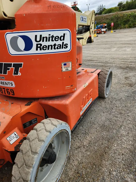 2013 JLG E450AJ Articulating Boom Lift