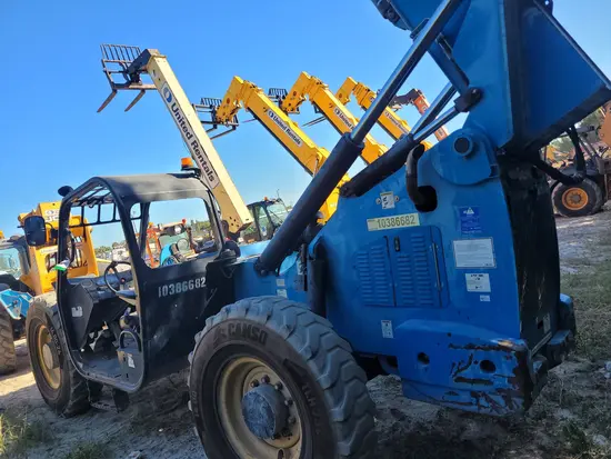 2015 Genie GTH-1056 Forklift