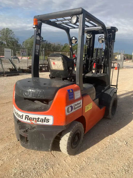 2017 Toyota 8FDU25 Warehouse Forklift