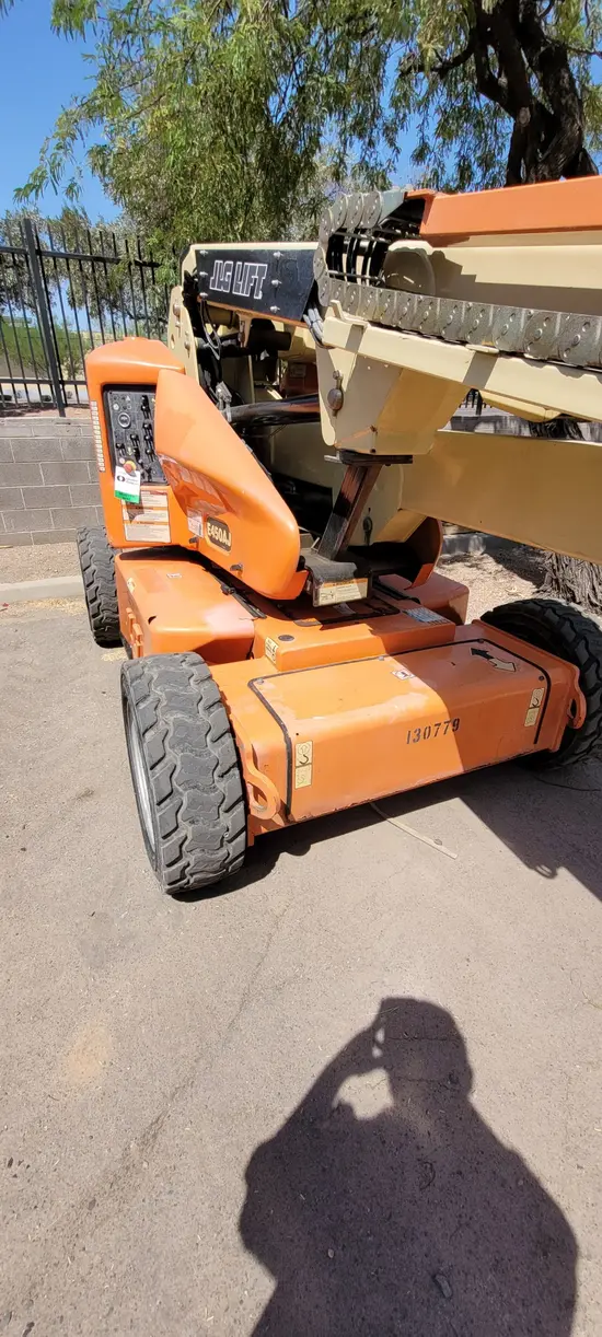 2013 JLG E450AJ Articulating Boom Lift