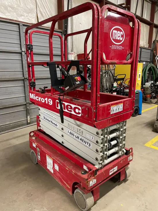2017 MEC MICRO 19 Scissor Lift